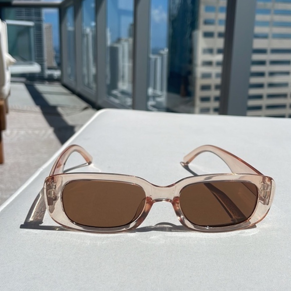Translucent pink rectangle sunglasses - Picture 2 of 3